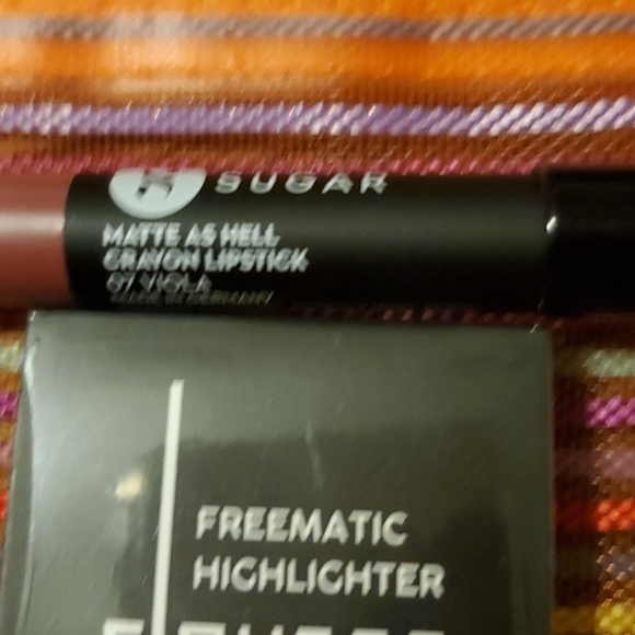 Makeup Bundle - Picture 5 of 5